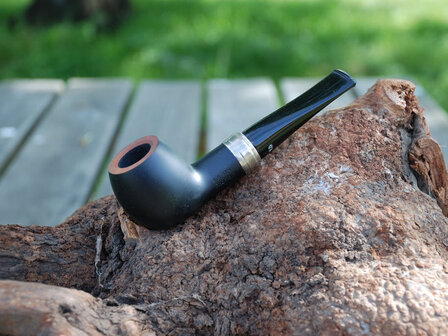 BigBen Phantom black matte 420 with black mouthpiece - nature top